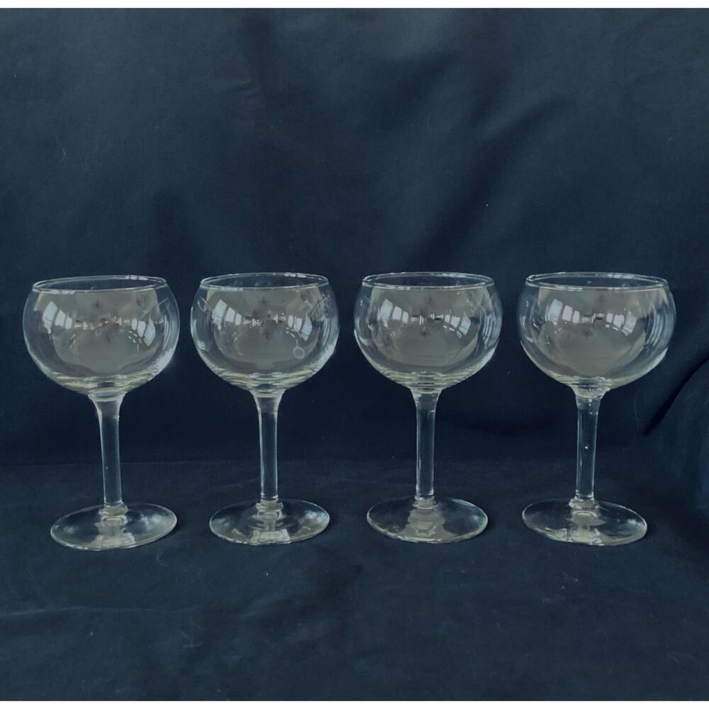 Round Clear Wine Glasses